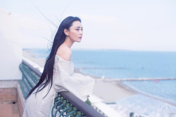  张馨予 